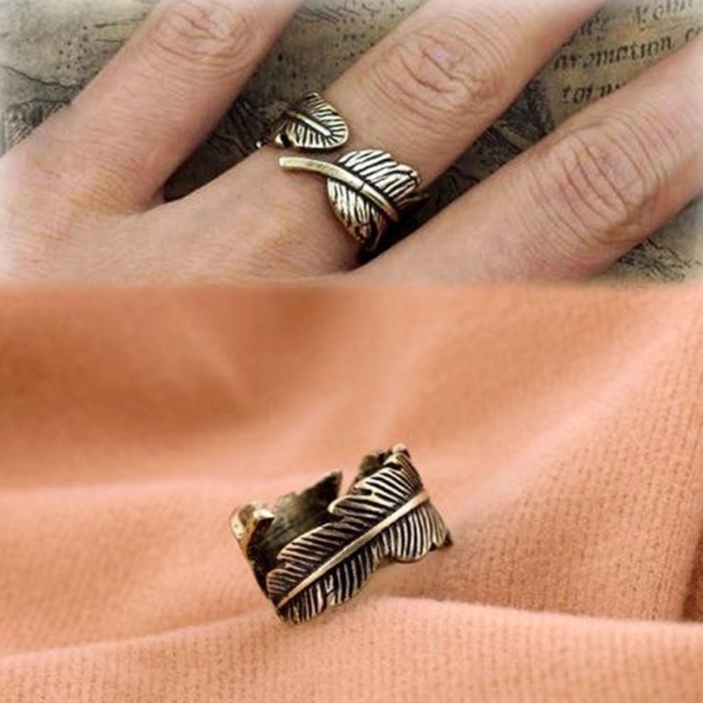 FEATHER RING